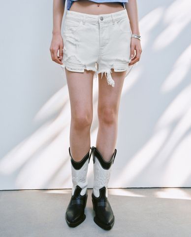  URBAN REVIVO - Quần short jeans nữ rách gấu 