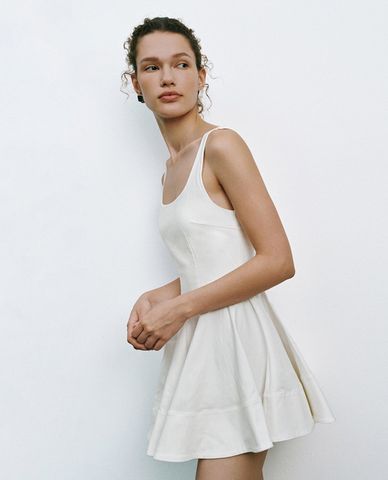  URBAN REVIVO - Đầm hai dây mini cổ vuông dáng xòe 