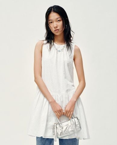  URBAN REVIVO - Đầm sát nách mini cổ tròn dáng xoè 
