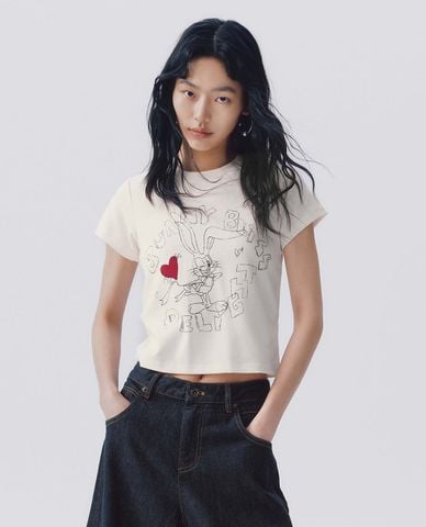  URBAN REVIVO - Áo croptop nữ cổ tròn tay ngắn in họa tiết 