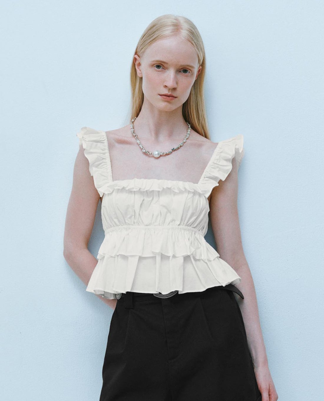 URBAN REVIVO - Áo hai dây nữ cổ vuông phối bèo