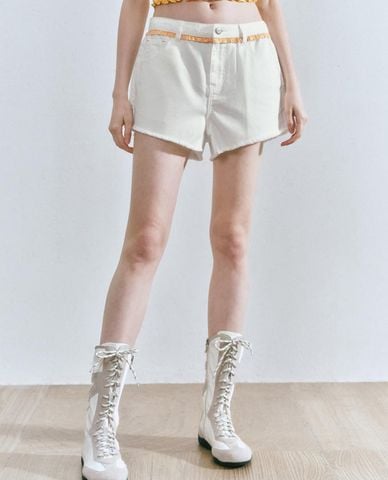  URBAN REVIVO - Quần short jeans nữ lưng cao 