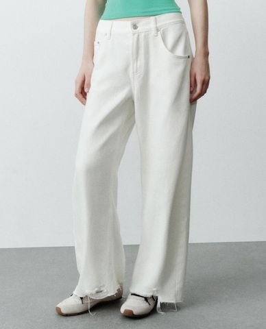  URBAN REVIVO - Quần jeans nữ ống rộng tua rua 