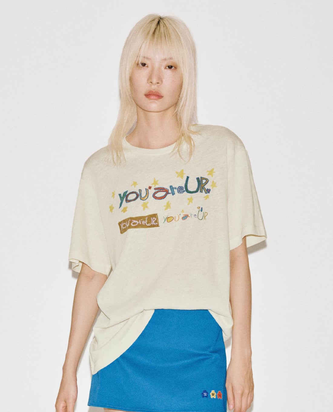 URBAN REVIVO - Áo thun nữ cổ tròn tay ngắn in họa tiết