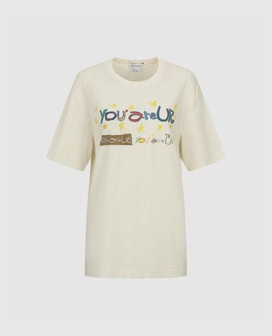  URBAN REVIVO - Áo thun nữ cổ tròn tay ngắn in họa tiết 