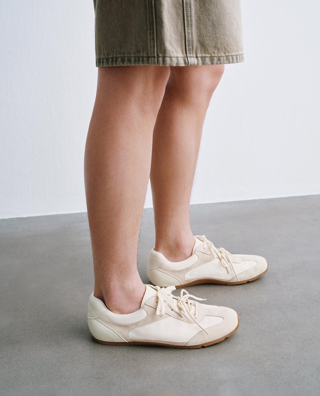 URBAN REVIVO giày sneakers nam cổ thấp hiện đại giá mềm