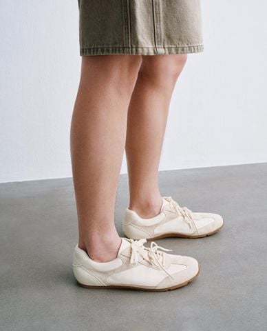  URBAN REVIVO - Giày sneakers nam cổ thấp hiện đại 