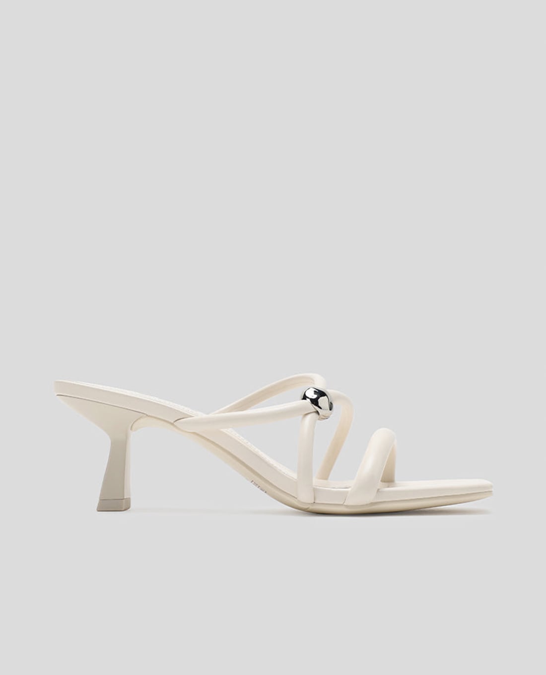 URBAN REVIVO - Giày mules cao gót nữ mũi vuông phối charm