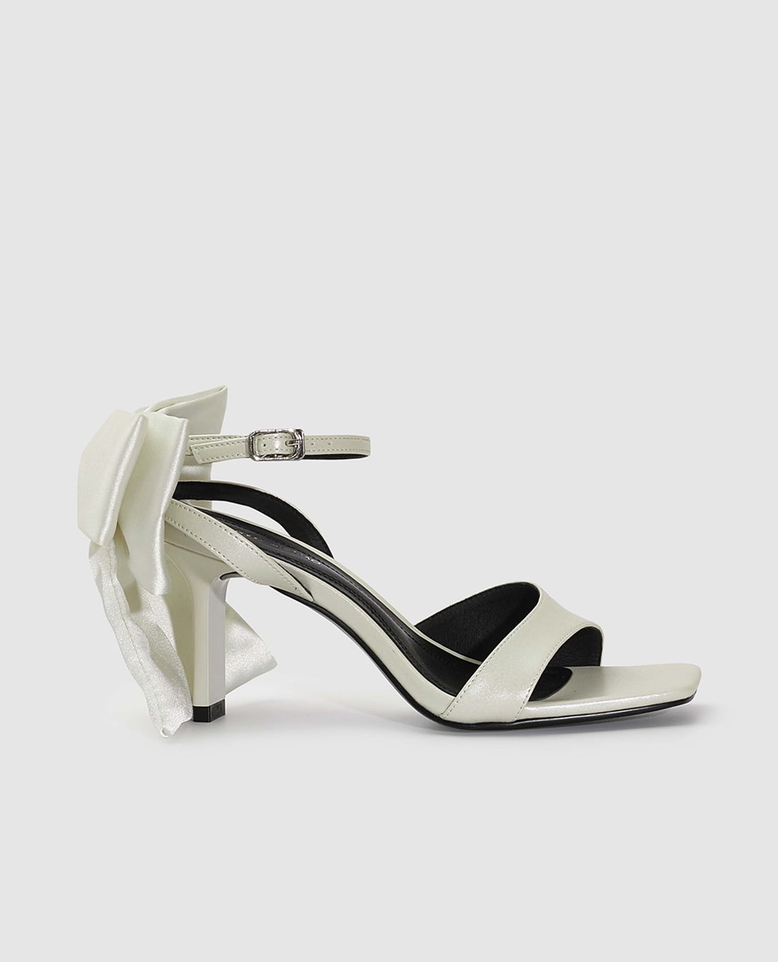 URBAN REVIVO - Giày sandals cao gót nữ mũi vuông phối nơ