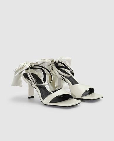  URBAN REVIVO - Giày sandals cao gót nữ mũi vuông phối nơ 