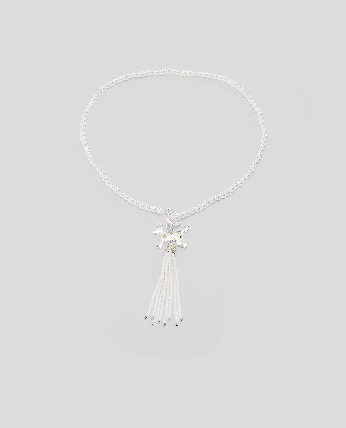 URBAN REVIVO - Vòng cổ nữ hạt ngọc phối charm tua rua