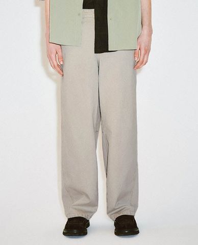  URBAN REVIVO - Quần jeans nam ống rộng tối giản 