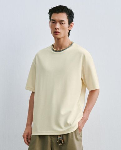  URBAN REVIVO - Áo thun nam cổ tròn tay ngắn viền dệt 