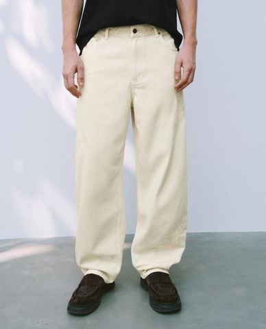  URBAN REVIVO - Quần jeans nam ống rộng thêu họa tiết 