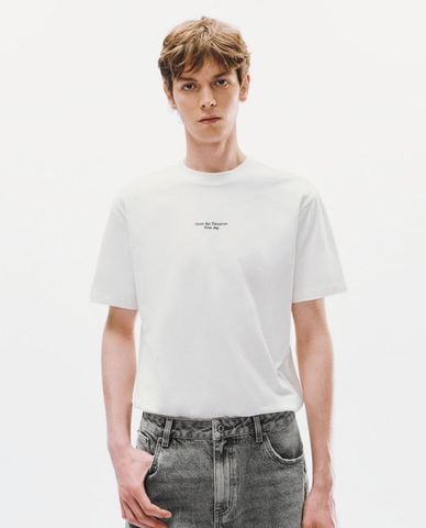  URBAN REVIVO - Áo thun nam cổ tròn tay ngắn in chữ 