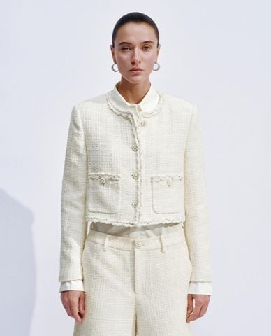  URBAN REVIVO - Áo khoác tweed nữ cổ tròn viền ngọc trai 