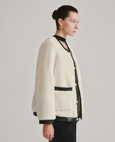  URBAN REVIVO - Áo khoác lông nữ cổ tròn tay dài phối viền 