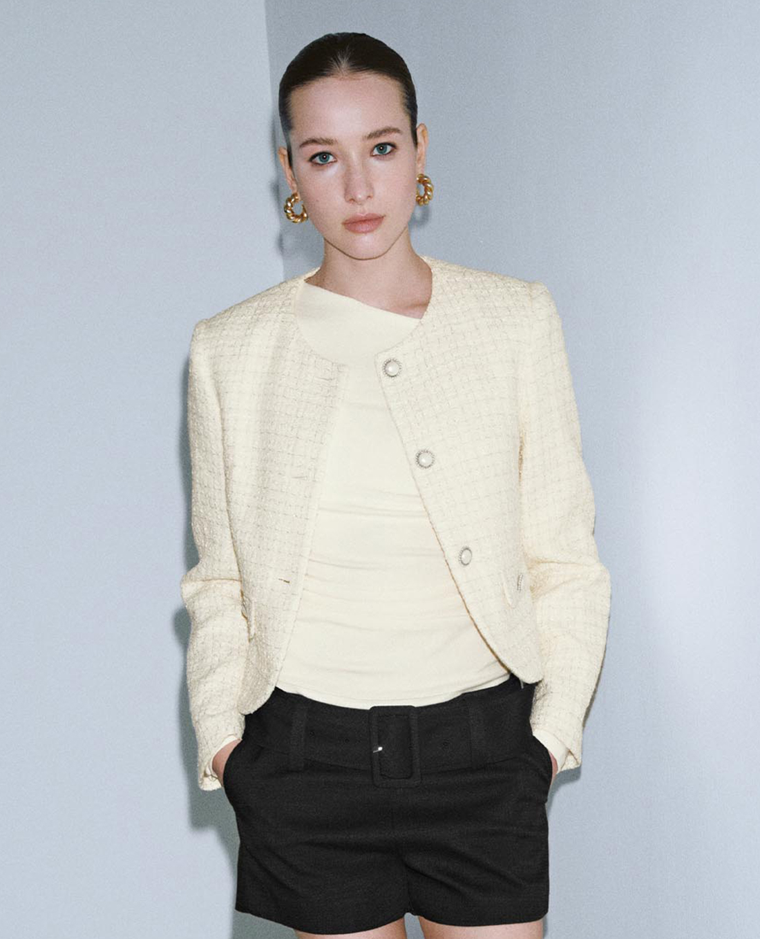 URBAN REVIVO - Áo khoác tweed nữ tay dài phom croptop