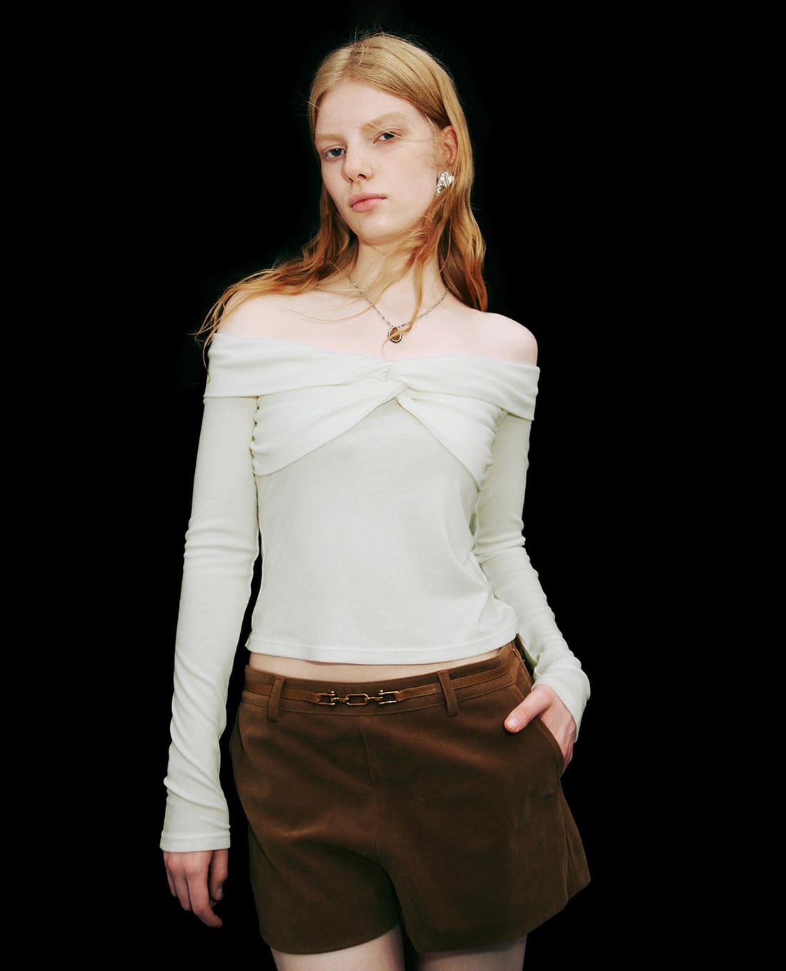 URRBAN REVIVO - Áo trễ vai nữ tay dài phom ôm