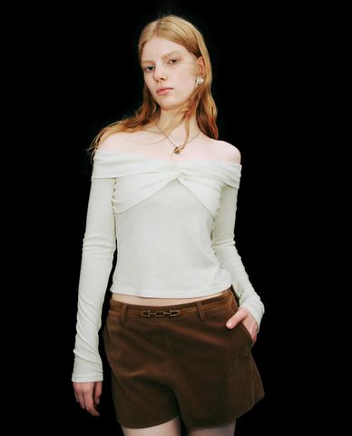  URRBAN REVIVO - Áo trễ vai nữ tay dài phom ôm 