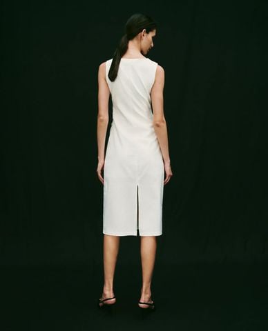  URBAN REVIVO - Đầm sát nách midi xếp nếp phối ghim cài 
