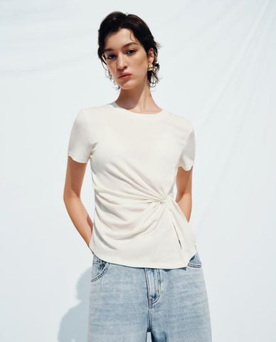  URBAN REVIVO - Áo kiểu nữ cổ tròn tay ngắn xếp nếp 