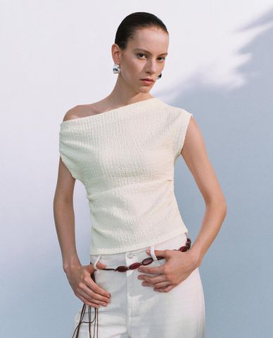  URBAN REVIVO - Áo trễ vai nữ phom ôm 