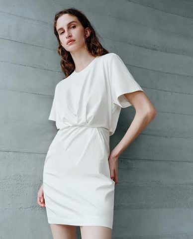  URBAN REVIVO - Đầm mini cổ tròn tay ngắn nhún eo 