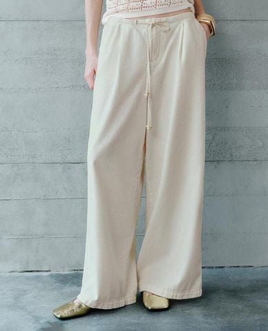  URBAN REVIVO - Quần jeans nữ ống rộng lưng thun thắt dây 