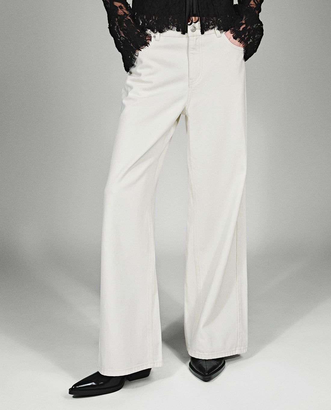 URBAN REVIVO - Quần jeans nữ ống rộng thời trang