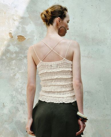  URBAN REVIVO - Áo hai dây nữ ren đan hoa văn nổi 