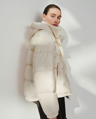  URBAN REVIVO - Áo khoác phao nữ tay dài phối mũ 