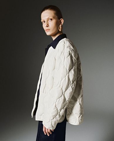  URBAN REVIVO - Áo khoác chần bông nữ cổ tròn tay dài 