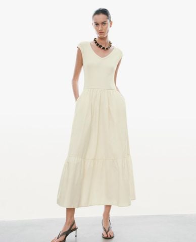  URBAN REVIVO - Đầm xếp tầng midi cổ V dáng xoè 