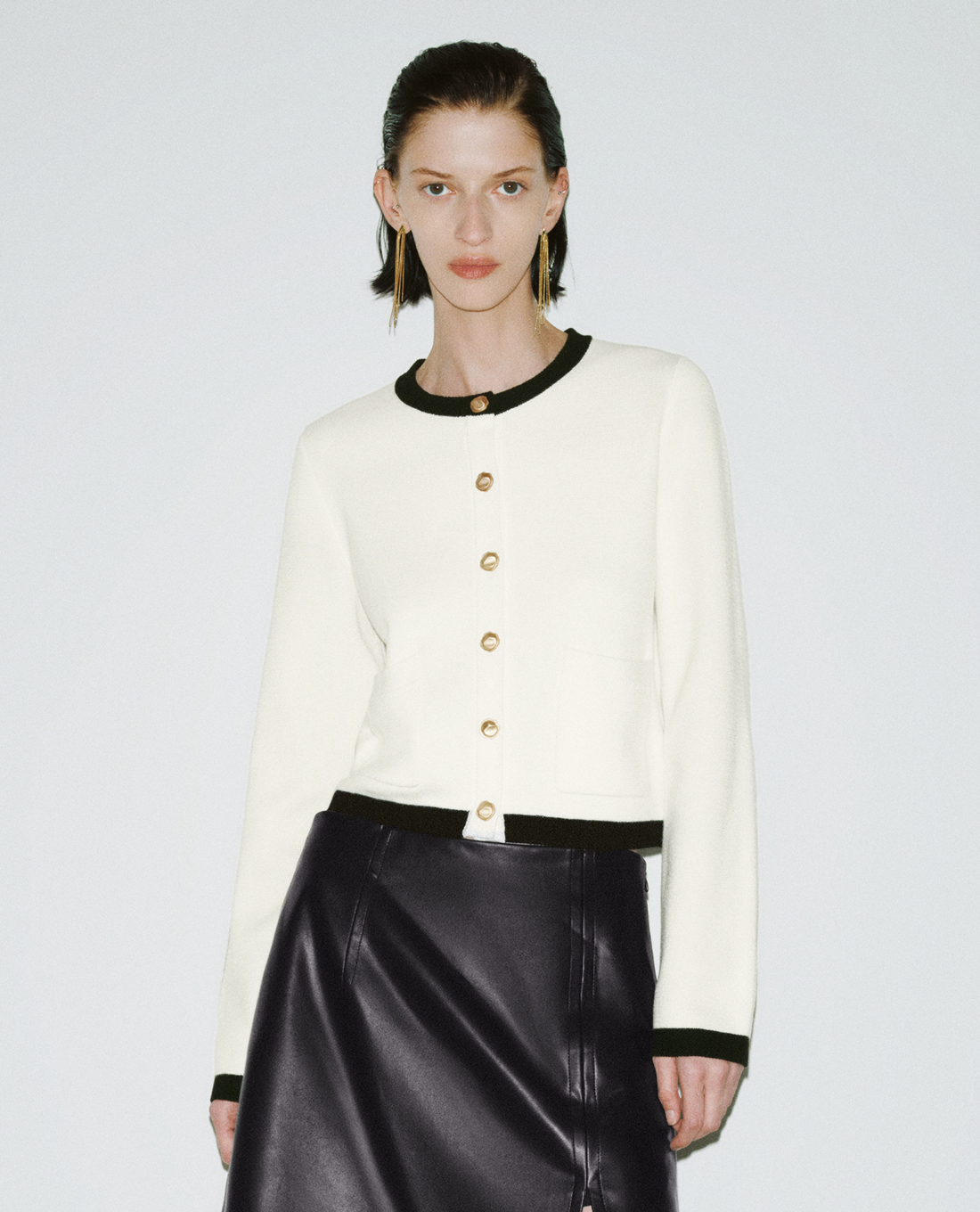 URBAN REVIVO - Áo khoác cardigan nữ cổ tròn phối viền