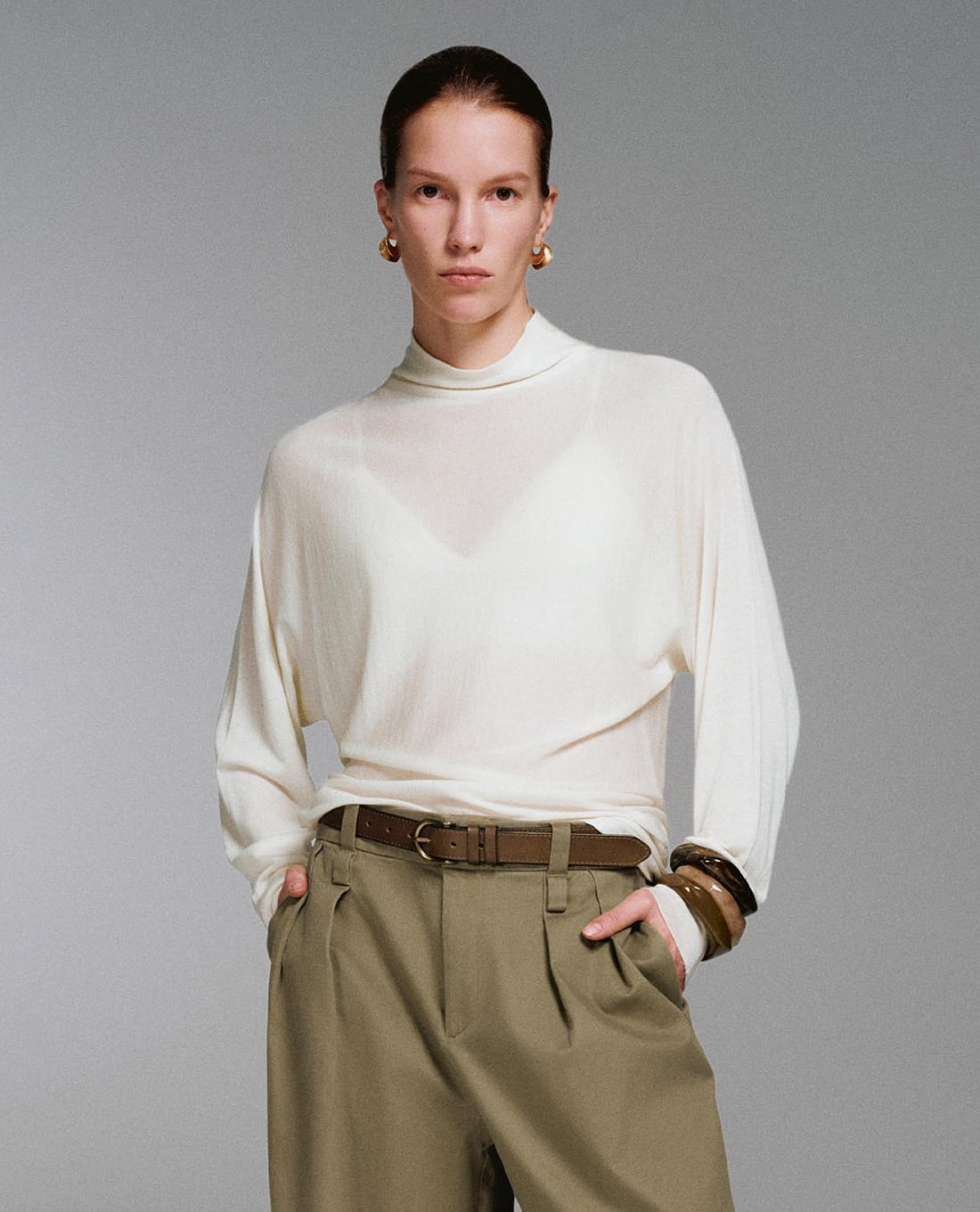 URBAN REVIVO - Áo dệt kim nữ cổ lọ tay dài thanh lịch