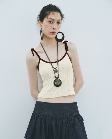  URBAN REVIVO - Áo hai dây nữ dệt kim phom ôm 