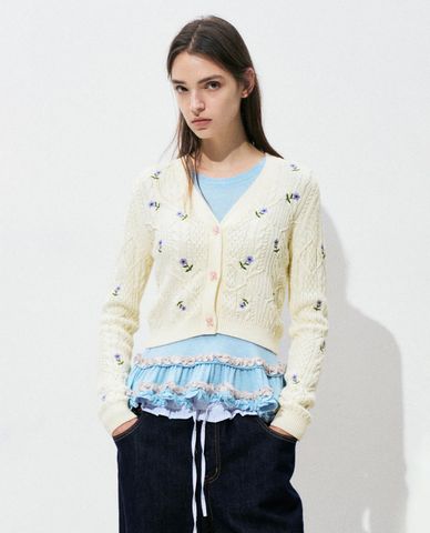  URBAN REVIVO - Áo khoác cardigan nữ cổ V tay dài thêu hoa 