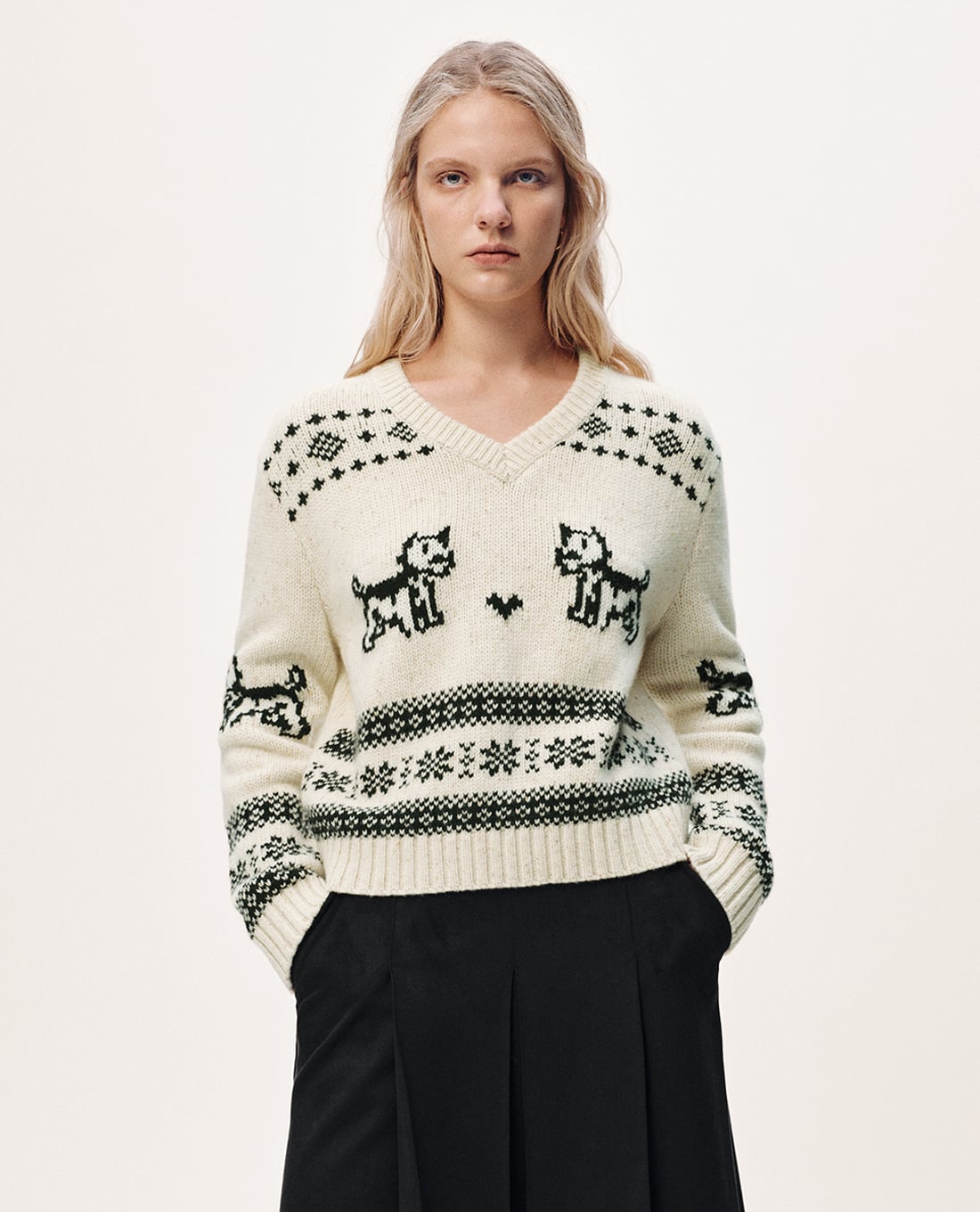 URBAN REVIVO - Áo dệt kim nữ cổ V tay dài dệt họa tiết