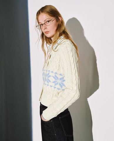  URBAN REVIVO - Áo khoác cardigan nữ họa tiết hoa tuyết 