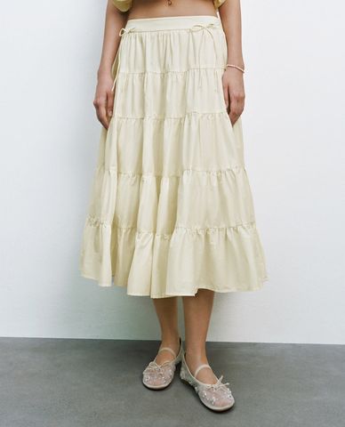  URBAN REVIVO - Chân váy xếp tầng midi dây rút 