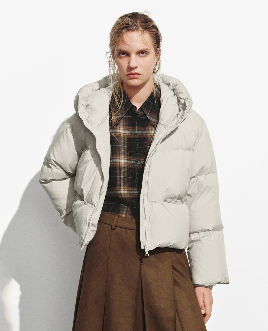 URBAN REVIVO - Áo khoác phao nữ cổ cao dáng ngắn