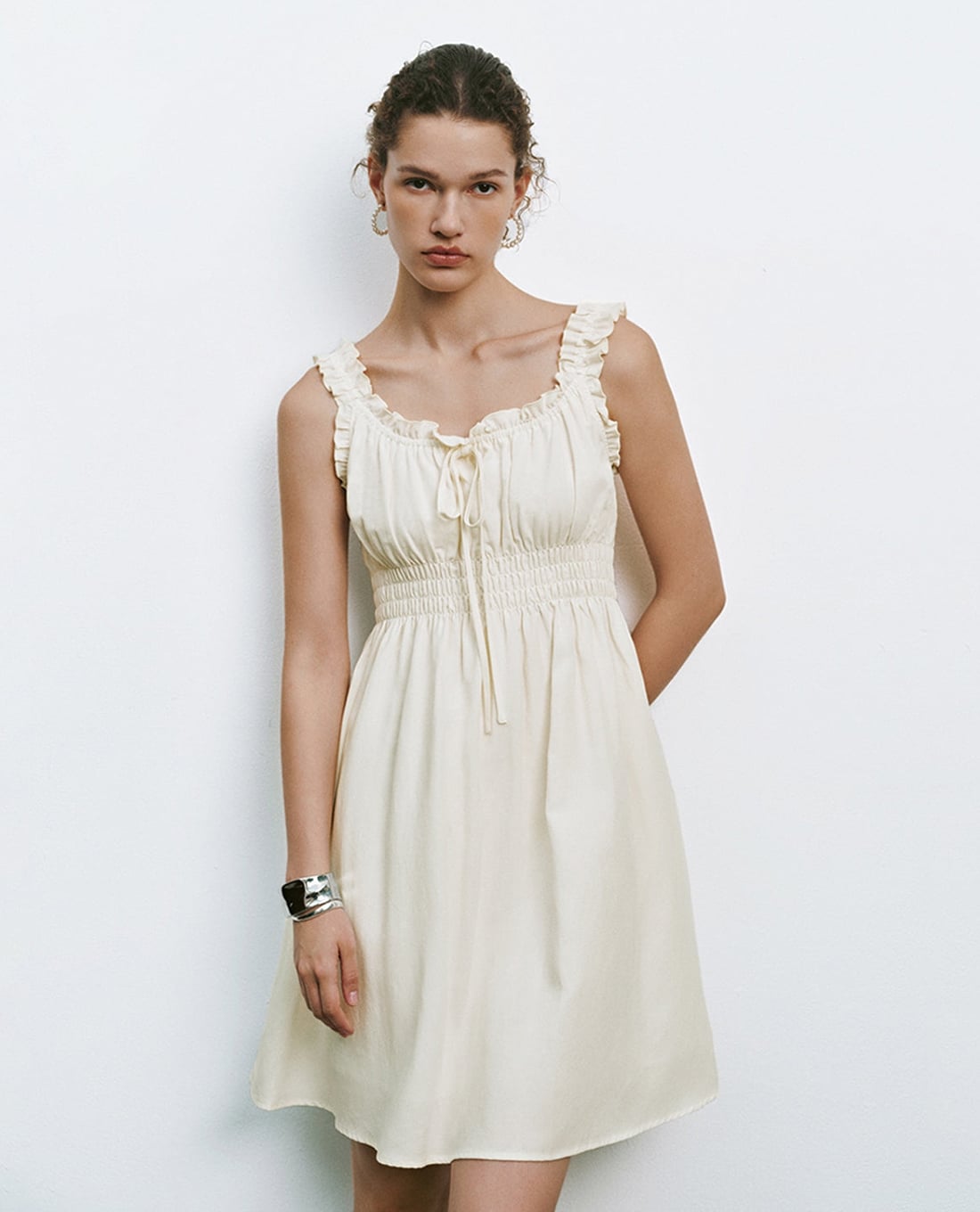 URBAN REVIVO - Đầm hai dây mini phối bèo nhún