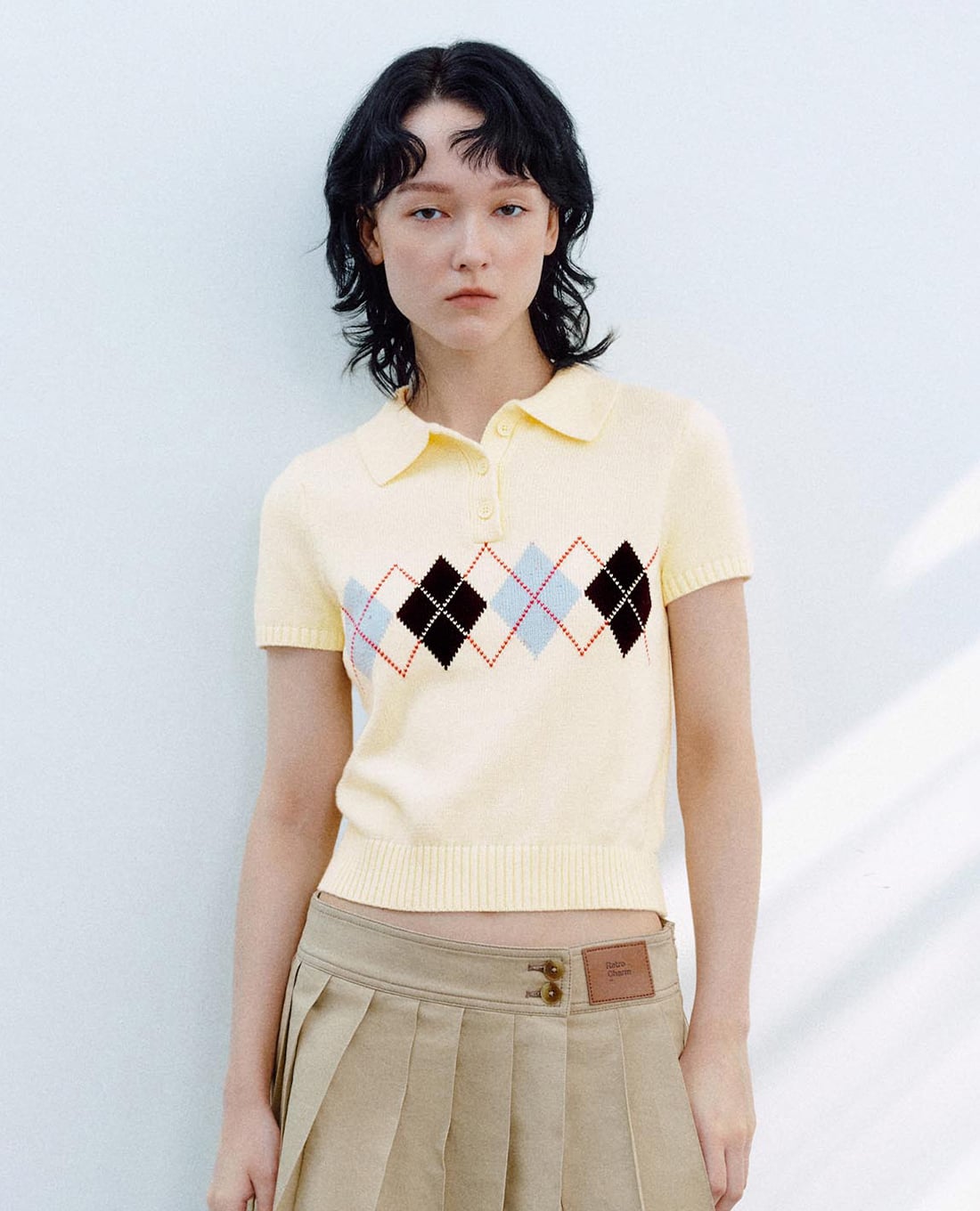 URBAN REVIVO - Áo dệt kim nữ cổ bẻ tay ngắn phối nút