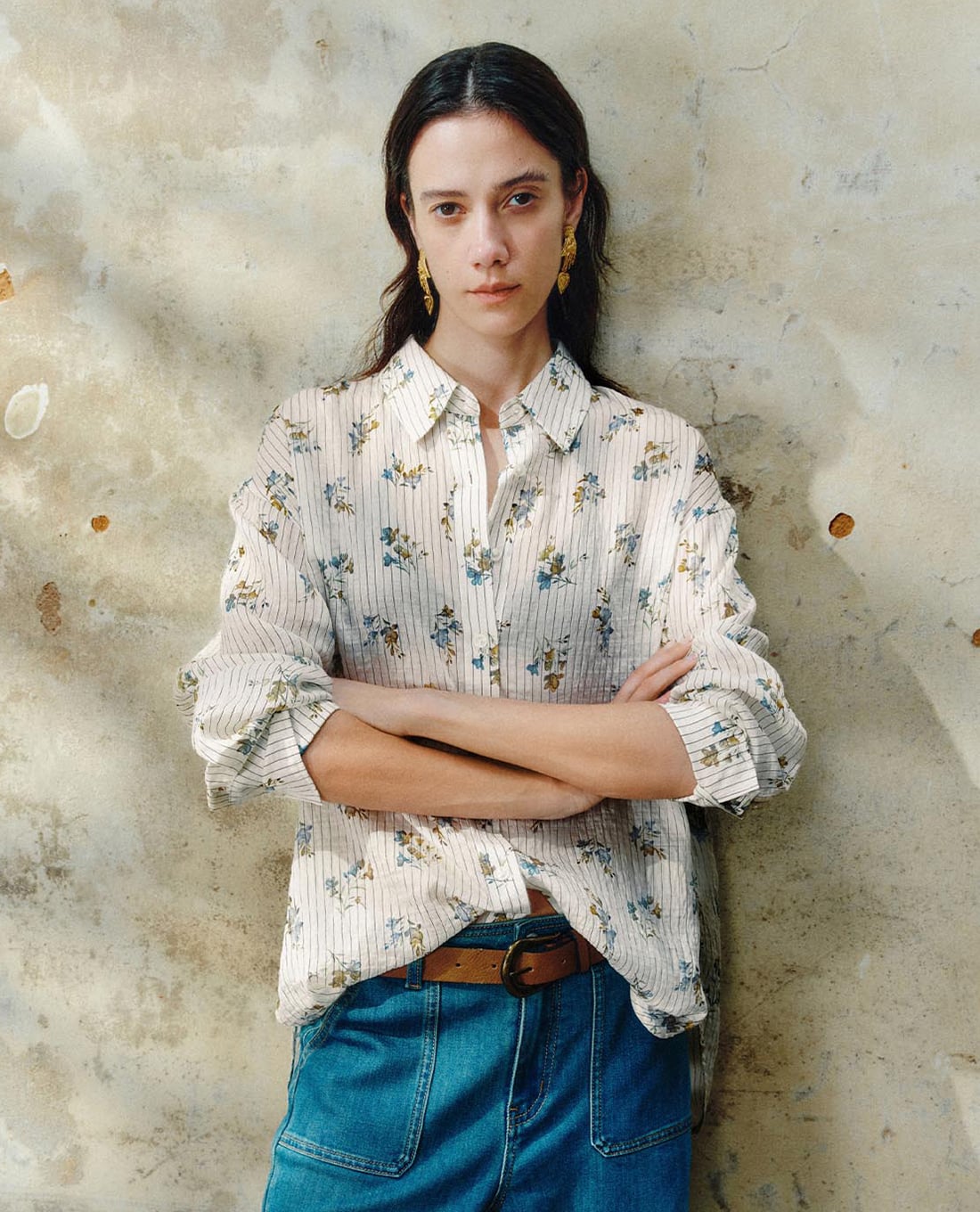 URBAN REVIVO - Áo sơ mi nữ cổ bẻ tay dài in hoa