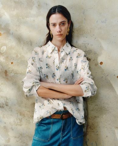  URBAN REVIVO - Áo sơ mi nữ cổ bẻ tay dài in hoa 