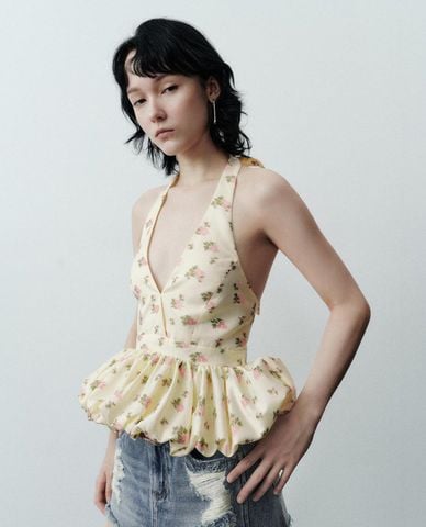  URBAN REVIVO - Áo kiểu nữ cổ yếm dáng xòe 