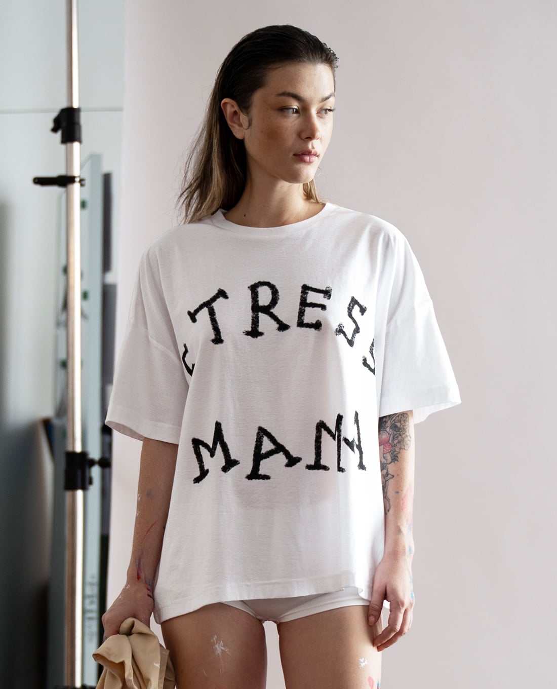 STRESSMAMA - Áo thun unisex cổ tròn tay ngắn Crayon
