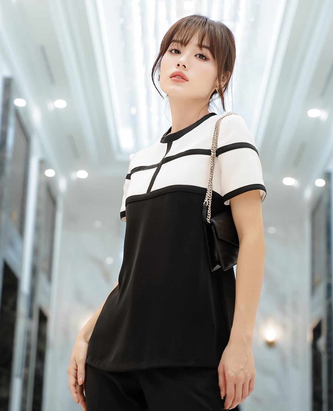 LARMES - Áo kiểu nữ cổ tròn tay ngắn phối màu Blair