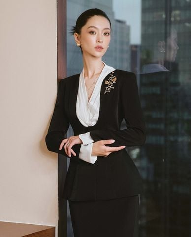  LARMES - Áo kiểu nữ cổ V xếp nếp tay loe Trinity 
